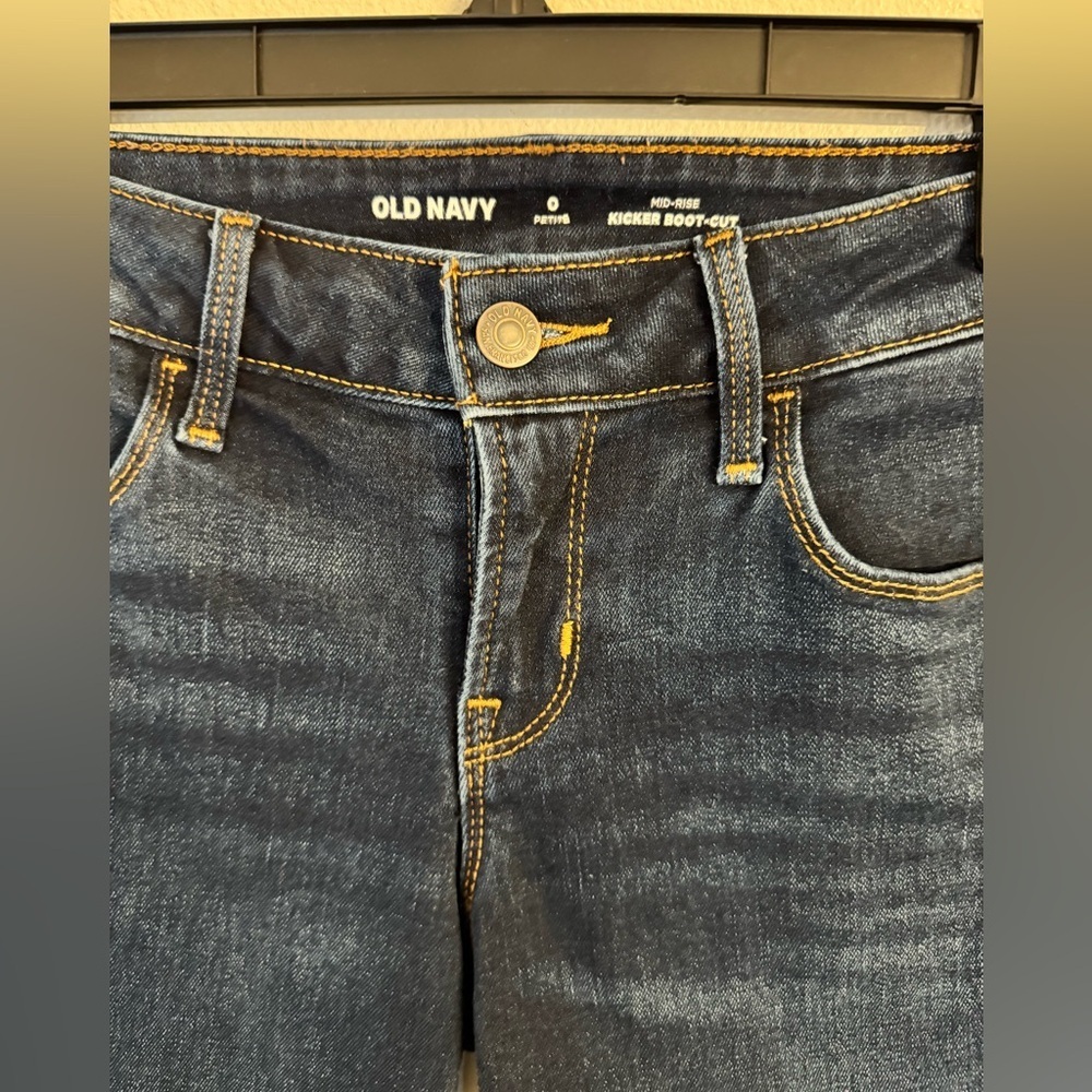 Old Navy Kicker Boot-Cut Petite Mid-rise Jeans - Picture 3 of 4